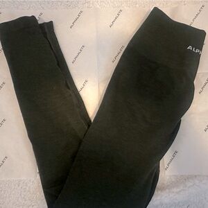 NWOT alphalete amplify leggings in evergreen